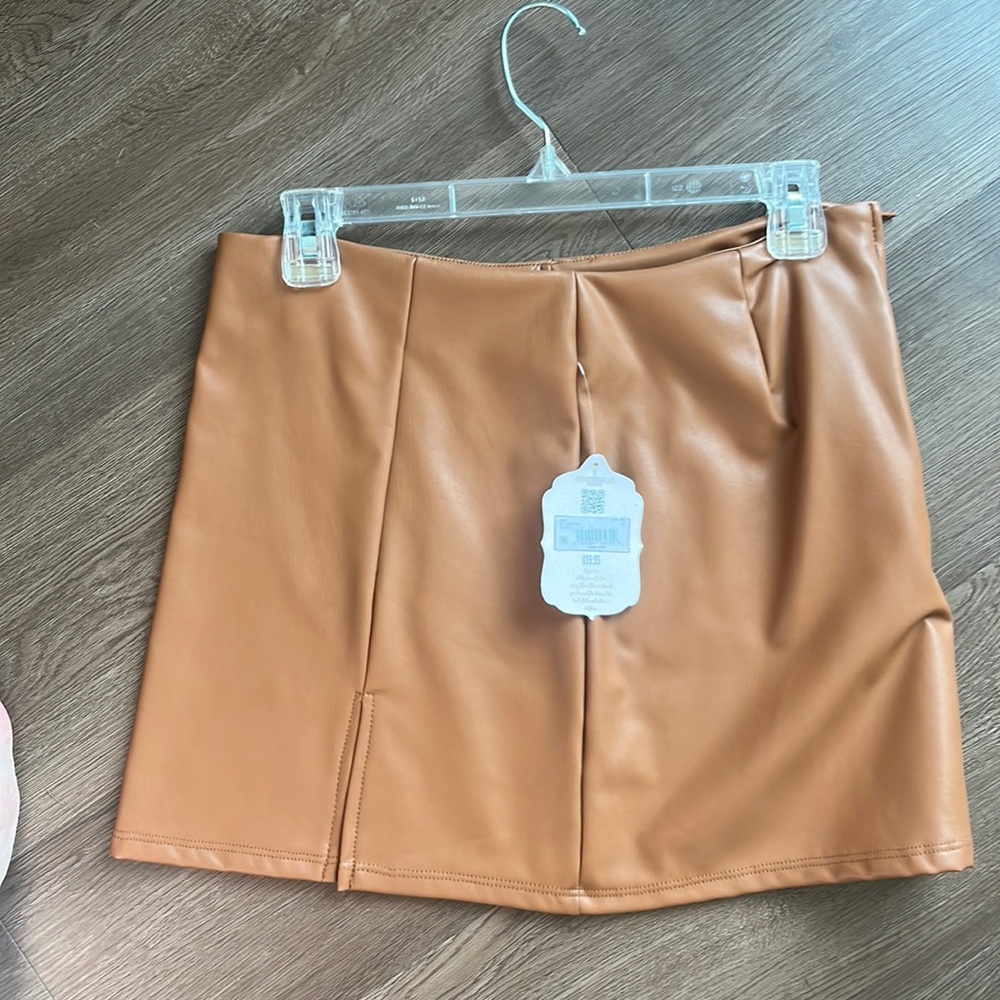 Nwt tan skirt